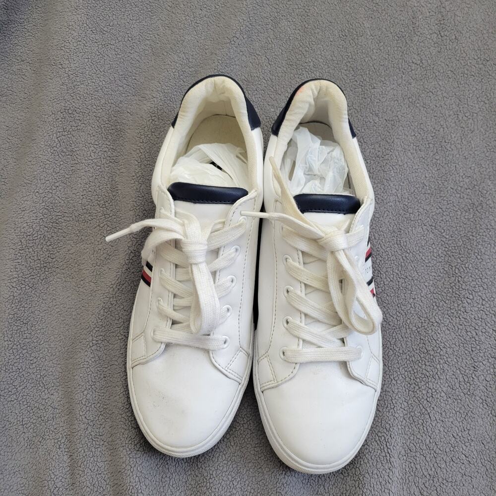 TOMMY HILFIGER LENDON Sneaker Womens 9M White Leather Red Blue Logo 5970720 - Picture 2 of 15